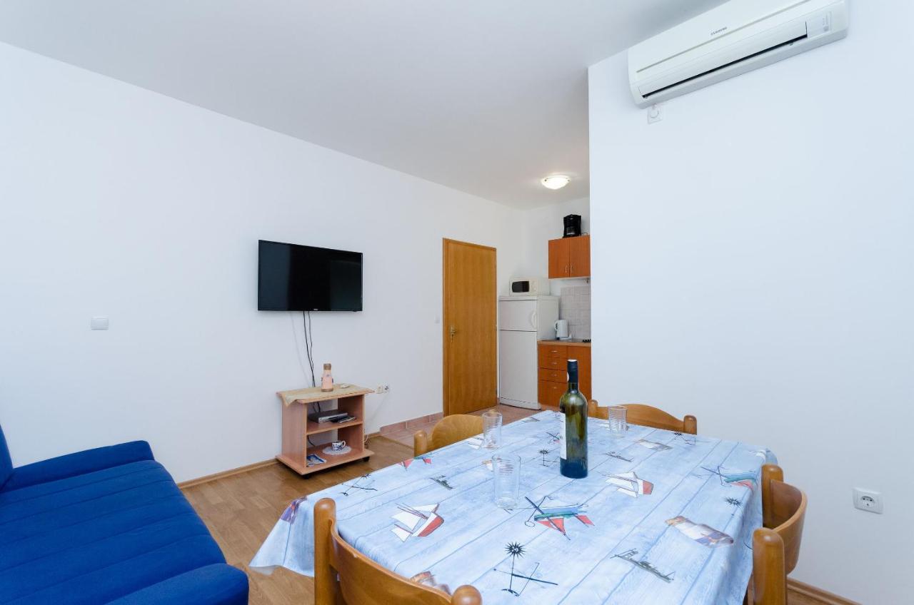 Apartments Alex Lopar Esterno foto