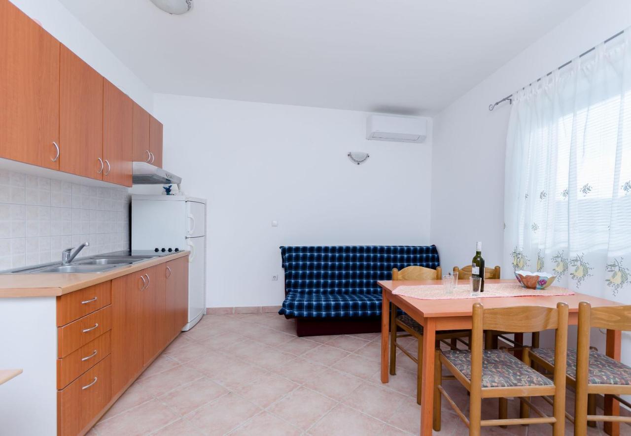 Apartments Alex Lopar Esterno foto