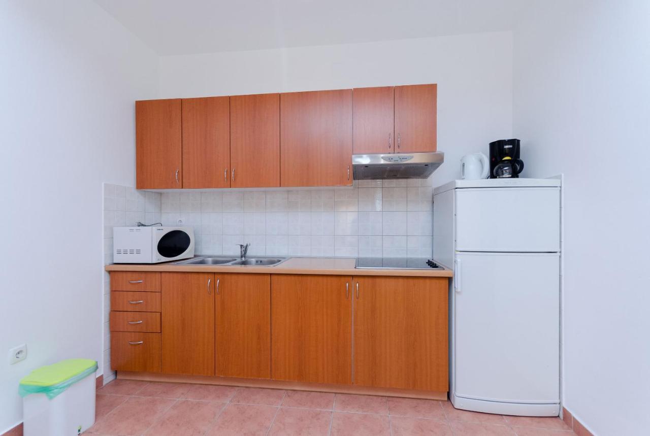 Apartments Alex Lopar Esterno foto
