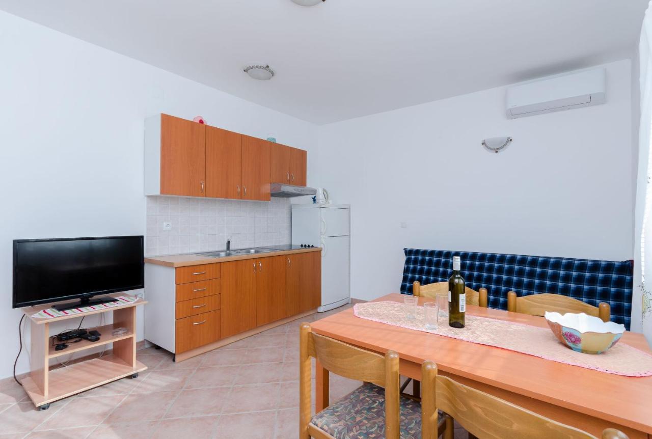 Apartments Alex Lopar Esterno foto