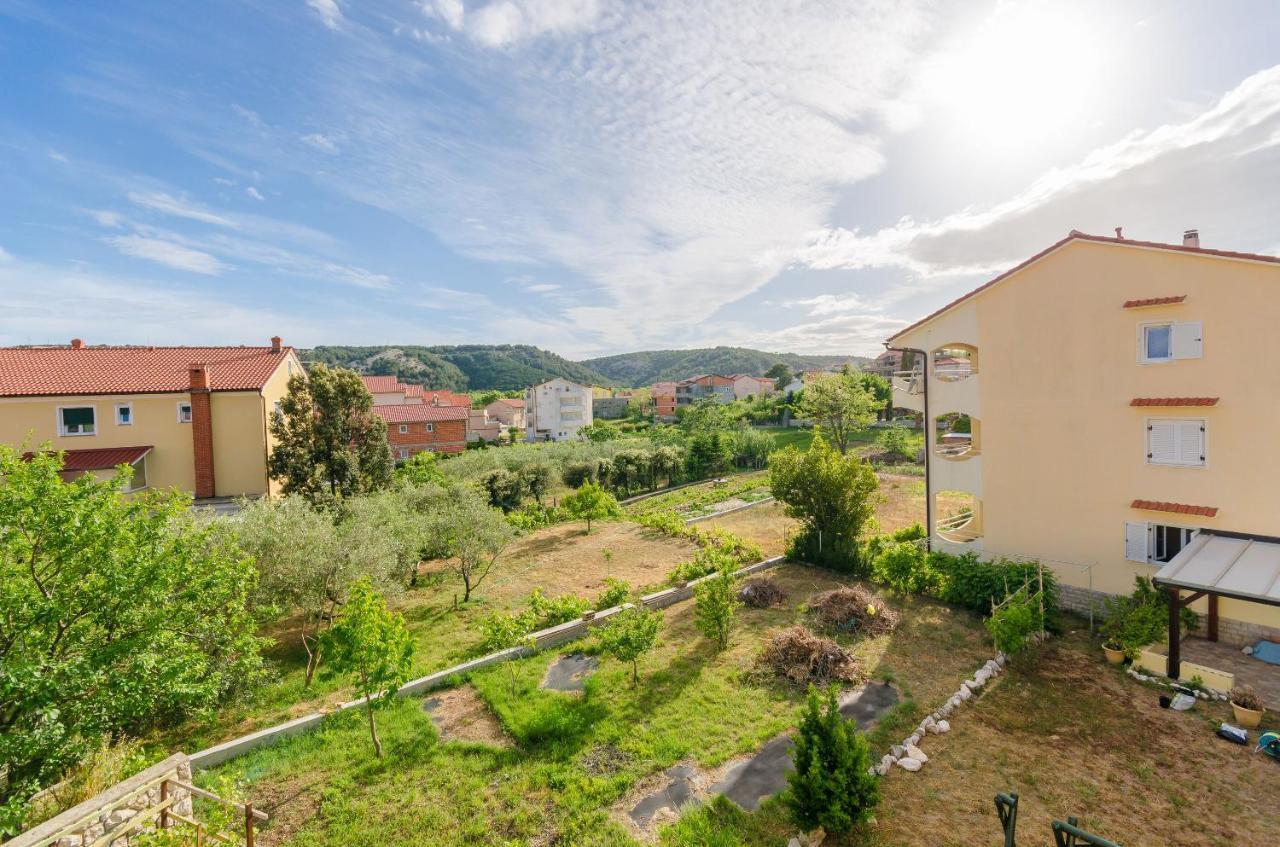 Apartments Alex Lopar Esterno foto
